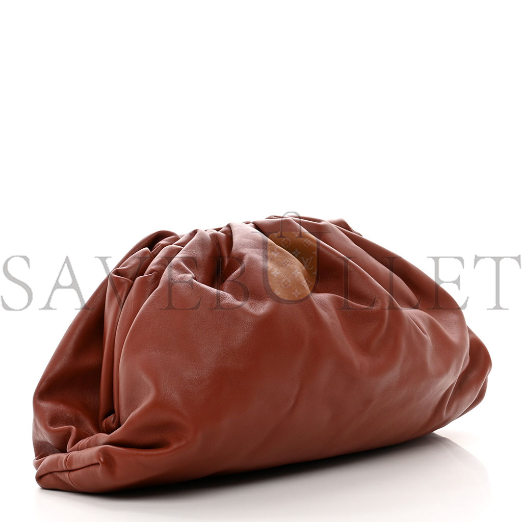 BOTTEGA VENETA SMOOTH BUTTER CALF THE POUCH OVERSIZED CLUTCH RUST  (38*17*8cm)